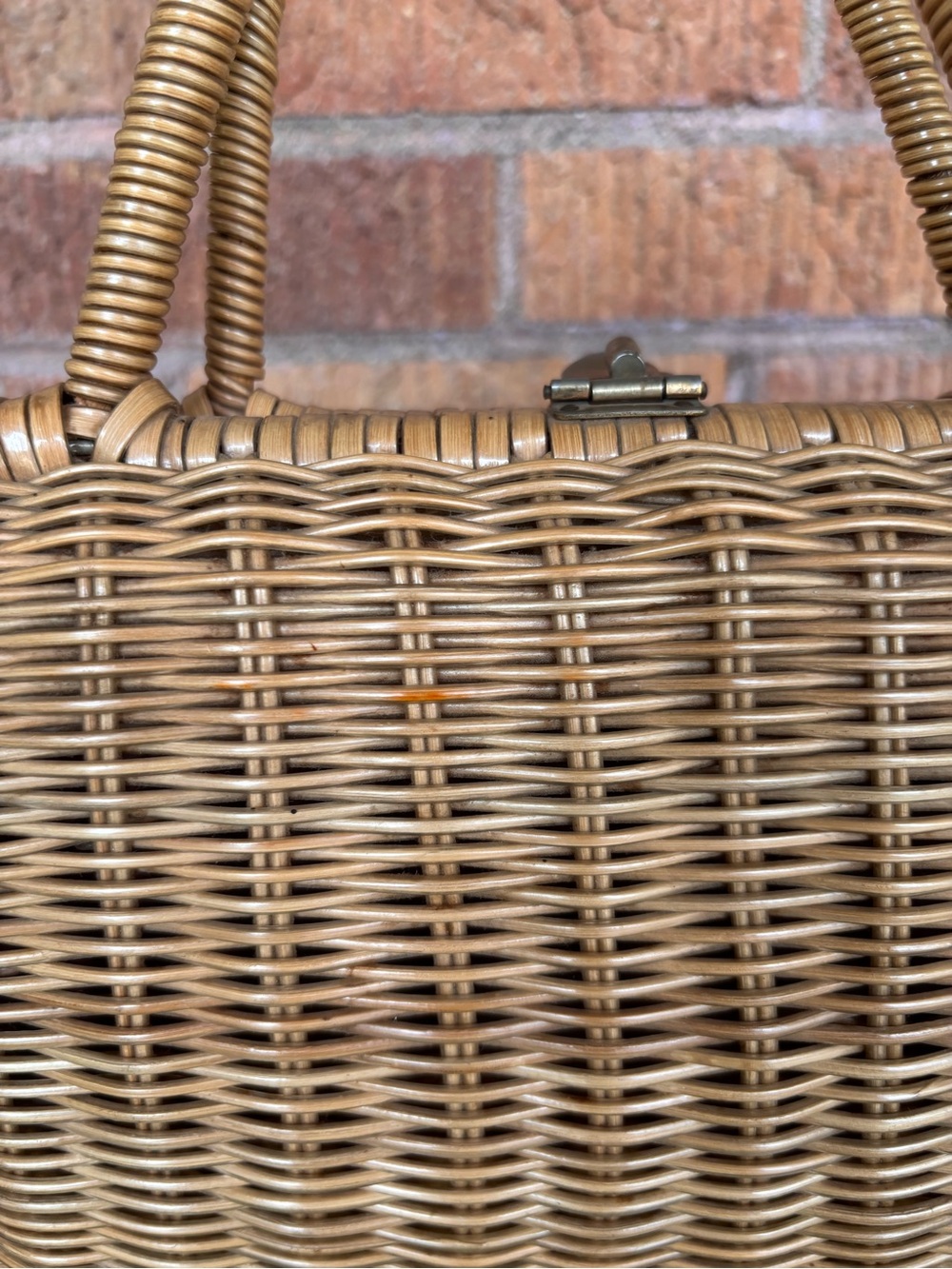 Vintage 1960s Wicker Purse Metal Clasp Structured Vinyl Lined Tan Retro - Picture 6 of 12